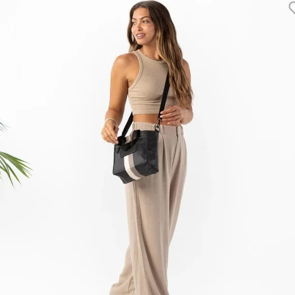 Aloha Collection Crossbody Le Voyageur - Picture 4 of 5